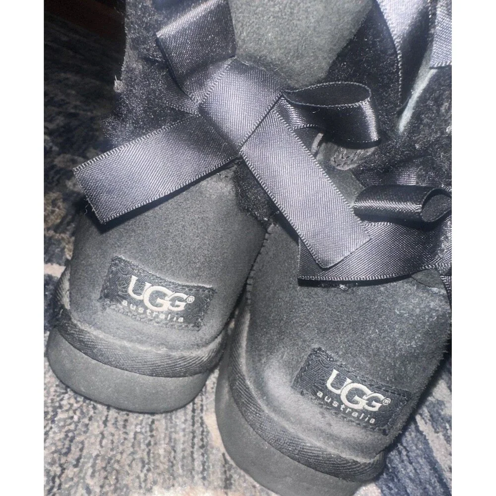 UGG Australia Bailey Bow II Boots Black Sheepskin Suede Women’s Size 7 Winter